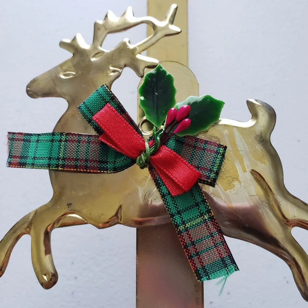 Vintage Reindeer Christmas Wreath Hanger Metal Gold Brass Tone